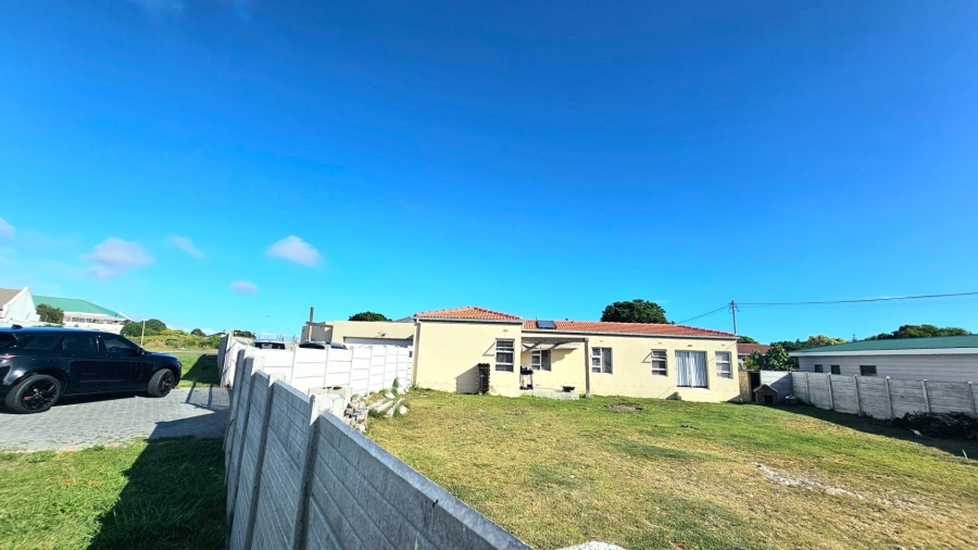 4 Bedroom Property for Sale in Sandbaai Western Cape